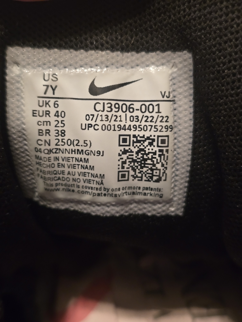Nike Air Max 95 Essential “Triple Black” (Cj3906-001) Youth Size 7/Womens 8.5 - Picture 7 of 9